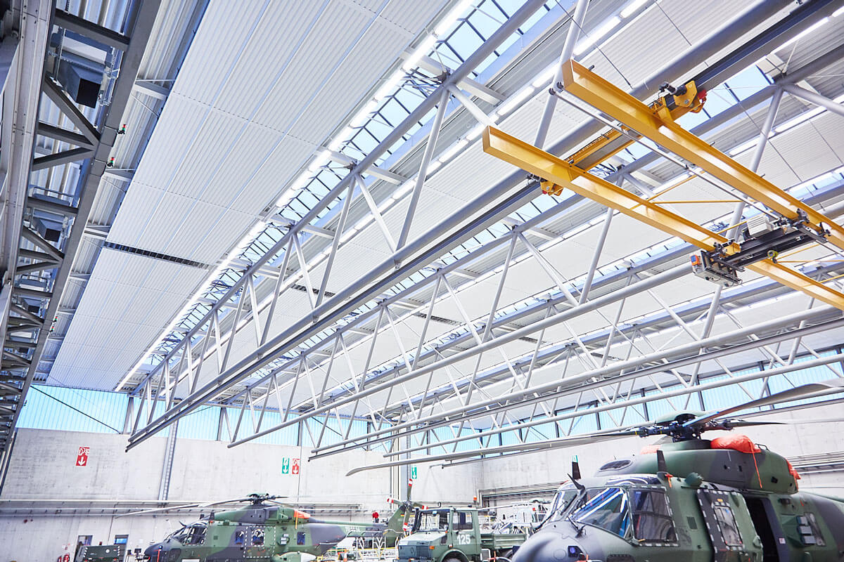 FRENGER Deckenstrahlplatten als Hallenheizung im Hubschrauber-Hangar